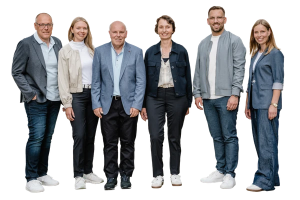 Das Fördermittelberater-Team der Deutschen Fördermittelberatung auf transparentem Hintergrund. Die Personen wirken offen, vertrauenswürdig und engagiert. Ihr Handeln in der Fördermittelberatung ist von Verantwortung, Fachkompetenz und gegenseitigem Vertrauen geprägt.